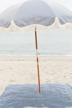 Parasol rond en tissu à rayures bleu marine Laurens Stripe The Premium - Business & Pleasure