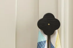 Patère en frêne teinté noir 10 x 5,7 cm Andrée - Hartô