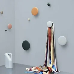 Patère ronde en aluminium noir 5 cm The Dots - Muuto