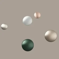 Patère ronde en aluminium vert sapin 5 cm The Dots - Muuto
