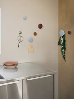 Patère ronde en chêne vert sauge 17 cm The Dots - Muuto