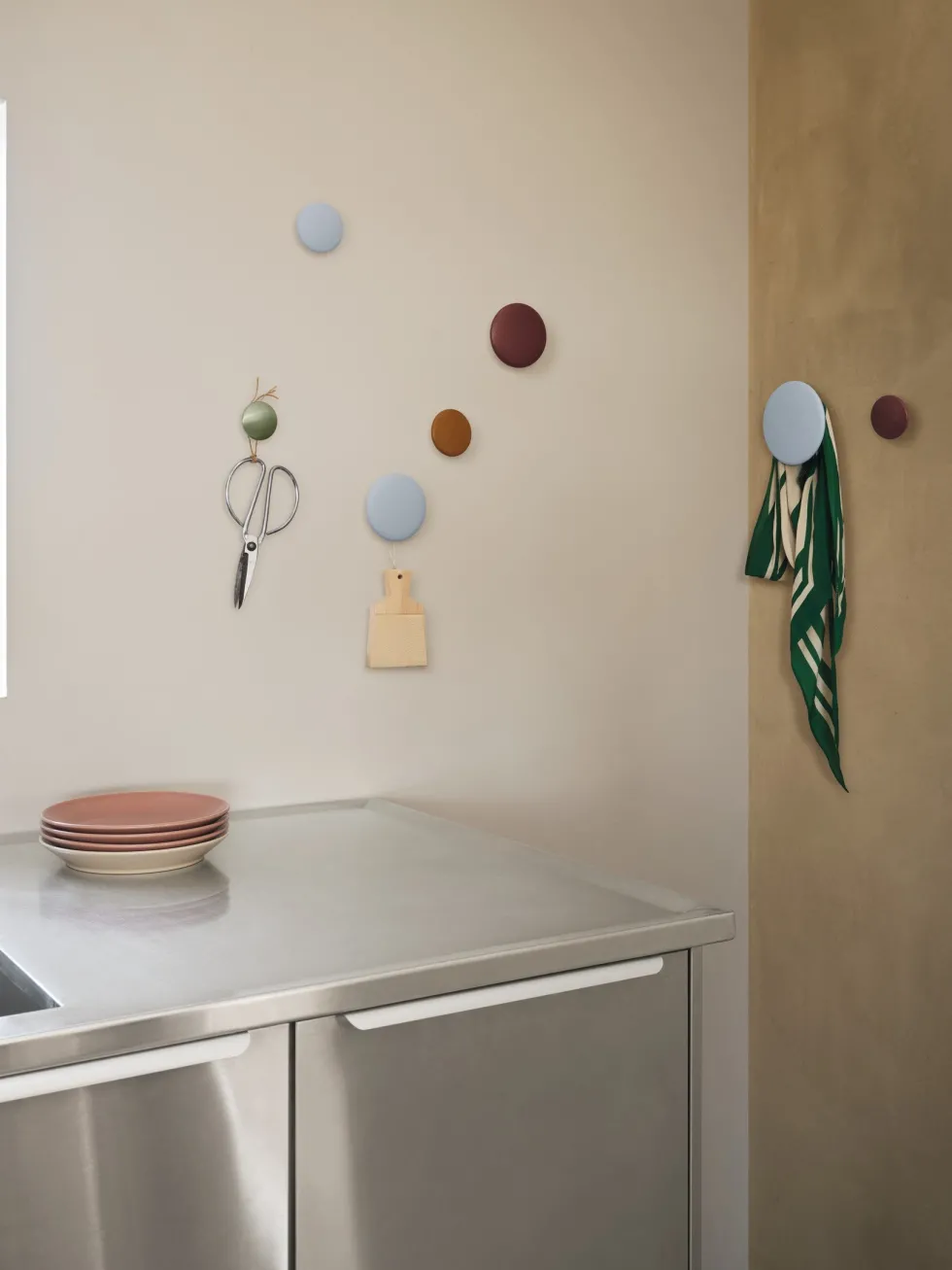 Patère ronde en frêne clair 13cm The Dots - Muuto