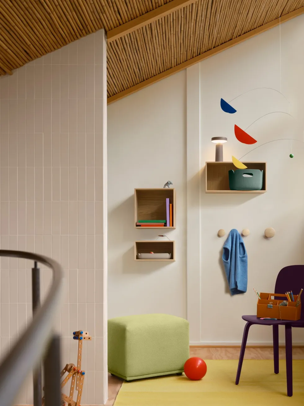 Patère ronde en frêne clair 13cm The Dots - Muuto