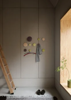 Patère ronde en frêne clair 13cm The Dots - Muuto