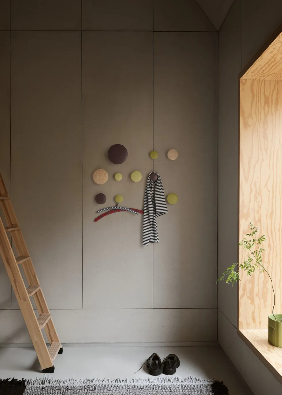 Patère ronde en frêne clair 13cm The Dots - Muuto