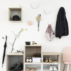 Patère ronde en noyer naturel 17 cm The Dots - Muuto