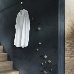 5 Patères rondes en métal noir The Dots - Muuto