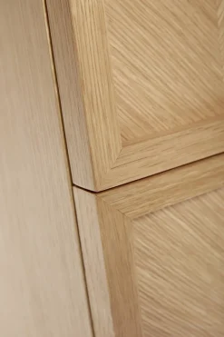 Petite commode en chêne naturel et aux motifs chevron - Hübsch