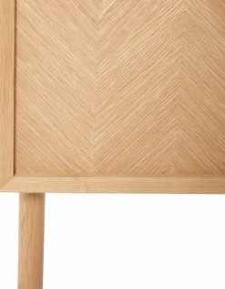 Petite commode en chêne naturel et aux motifs chevron - Hübsch