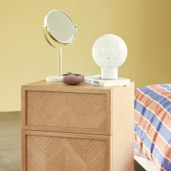 Petite commode en chêne naturel et aux motifs chevron - Hübsch