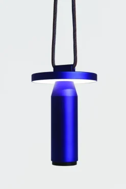 Petite lampe nomade en aluminium bleu Quasar - Petite Friture