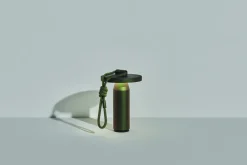 Petite lampe nomade en aluminium vert Quasar - Petite Friture