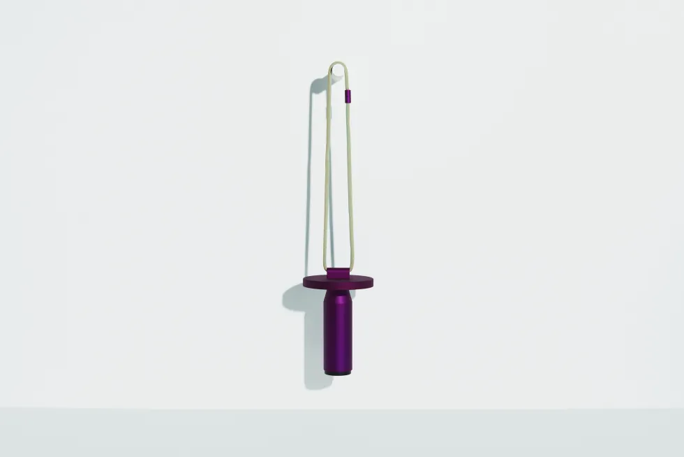 Petite lampe nomade en aluminium violette Quasar - Petite Friture