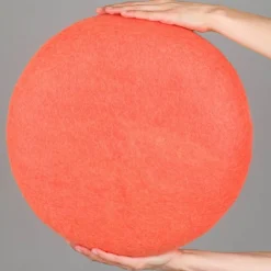 Petit pouf rond en laine corail S Felix - myfelt