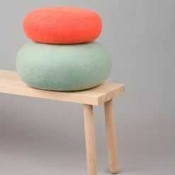 Petit pouf rond en laine corail S Felix - myfelt