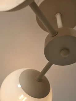 Plafonnier 3 bras en verre milk white 54cm Aspen - It's about Romi