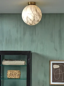 Plafonnier en fer et globe en verre impression marbre blanc et or 28x32cm Carrara - It's about Romi
