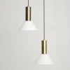 Plafonnier rond en laiton brun et verre blanc Contrast 25cm - Hübsch