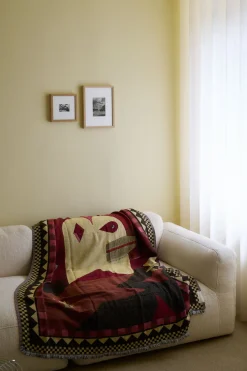 Plaid en coton biologique aube rouge 130x180cm Momento JH46 - &tradition