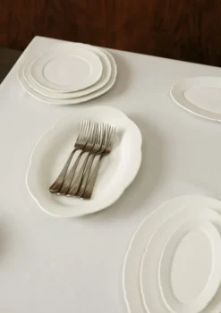 Plat de service ovale en porcelaine blanche 30x21x3,2cm L Silhouette - Serax