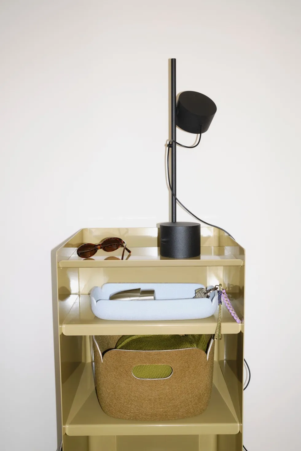 Plateau en fibres recyclées marron vert 28x15,5cm Restore - Muuto