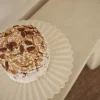 Plateau à gâteaux en grès blanc cassé 31x8cm Fountain - Ferm Living