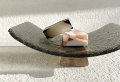 Plateau incurvé en bois et verre gris 36,5cm LOUPY - Mlle Jo