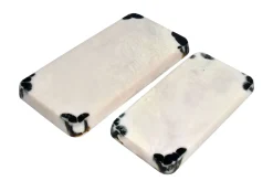 2 plateaux haut en résine noir et crème Rih - Versmissen