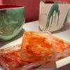2 plateaux haut en résine rubis et crème Rih - Versmissen