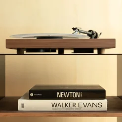 Platine vinyle 33/45tours préamplifiée finition cuir et noyer 35x10,8cm Square CC - La Boite concept