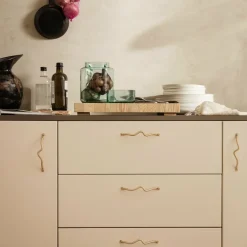 Poignée en laiton Curvature - Ferm Living