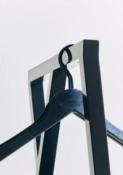 Portant à trois piliers en acier bleu 39cm Loop Stand Wardrobe - Hay