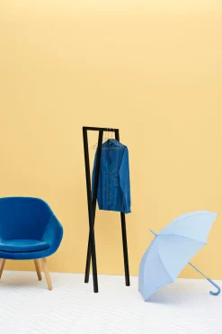 Portant à trois piliers en acier noir 39cm Loop Stand Wardrobe - Hay