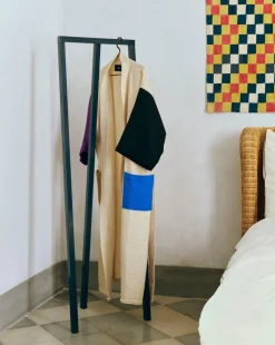 Portant à trois piliers en acier noir 39cm Loop Stand Wardrobe - Hay