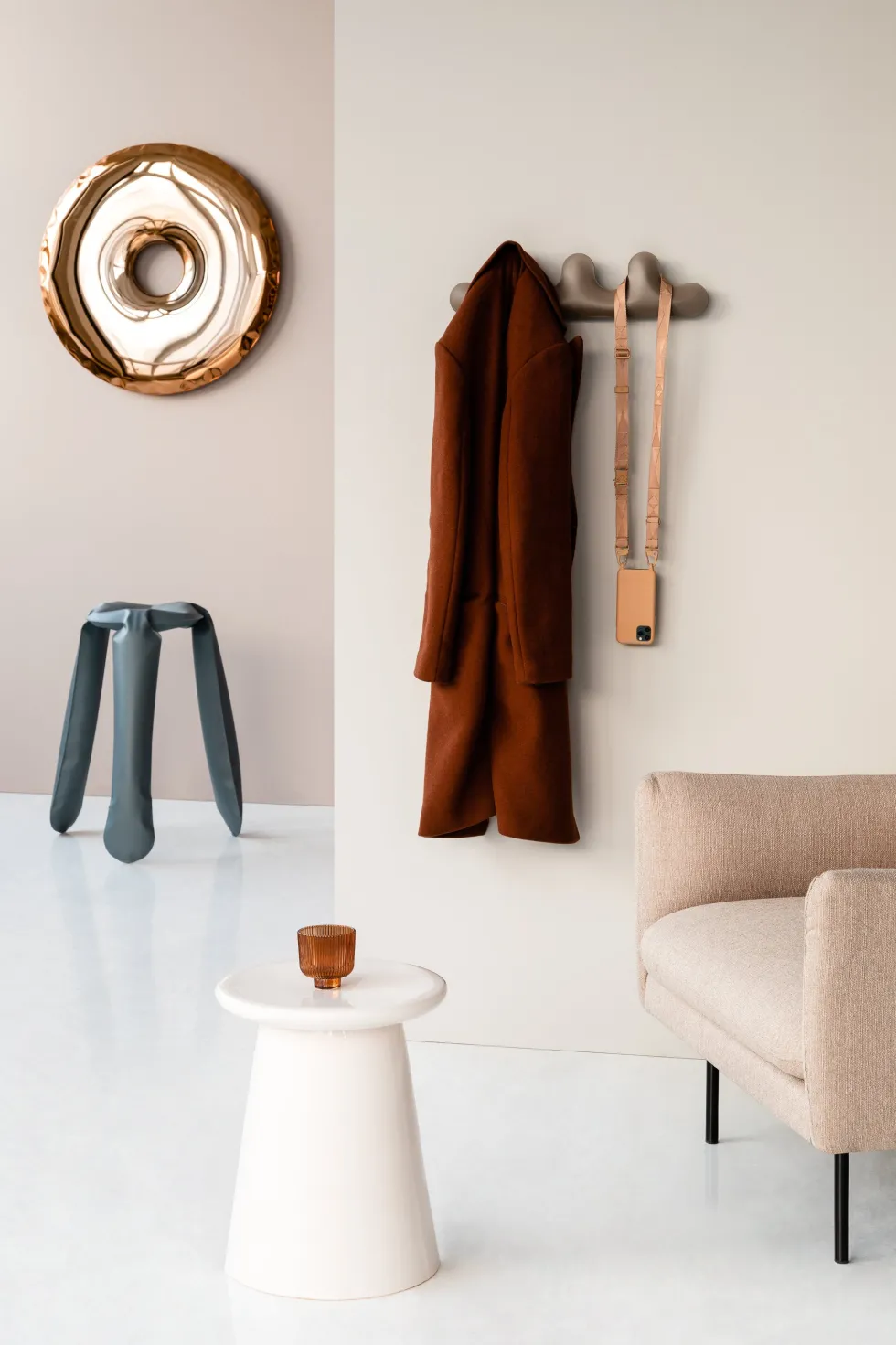 Porte-manteaux en acier gris beige mat Kamm 5 - Zieta