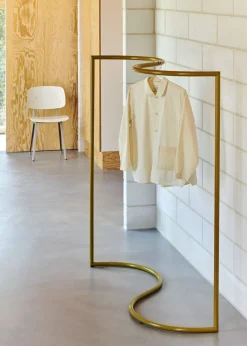 Porte-manteaux en acier jaune moutarde 144x60x150cm Colour Rack S - Hay