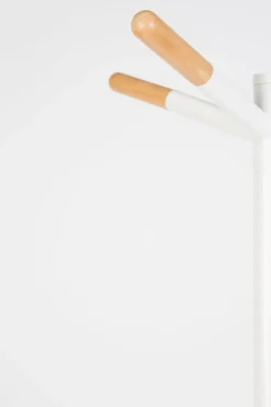 Porte-manteaux en métal blanc et détails bois 175,5cm Tip - Zuiver