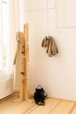 Porte-manteaux en pin 186cm Keeper - Karup Design