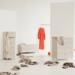 Porte-manteaux mural en aluminium orange 123x5,2x4,7cm Relief - String furniture