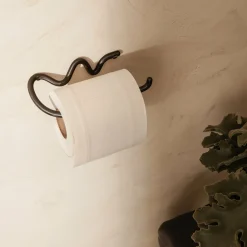 Porte papier toilette en laiton noir Curvature - Ferm Living