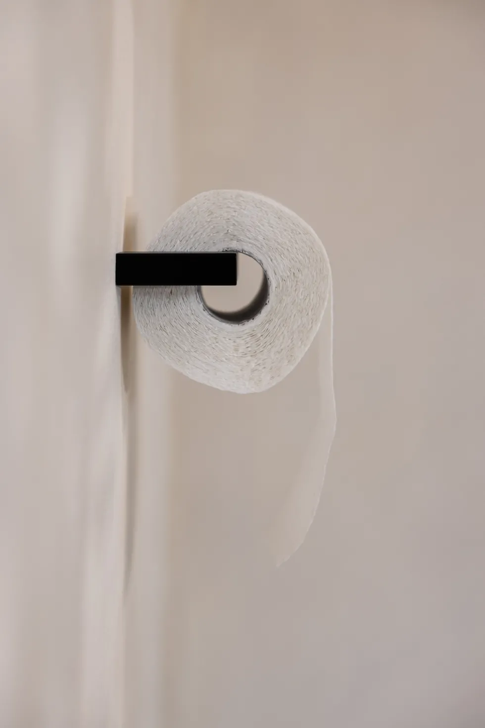 Porte-rouleau papier toilette en acier noir 8x15cm Tuali - Metallbude