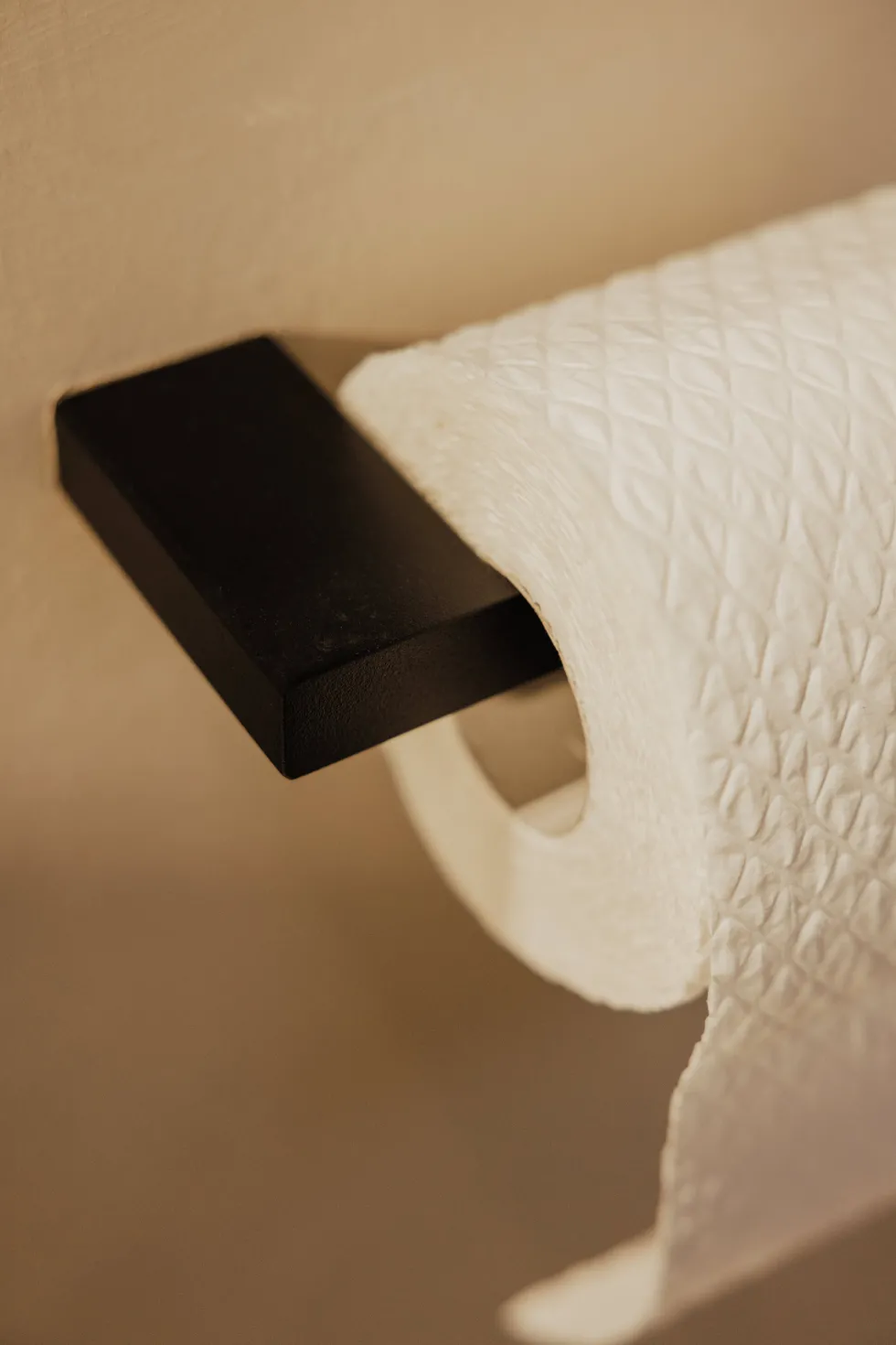 Porte-rouleau papier toilette en acier noir 8x15cm Tuali - Metallbude