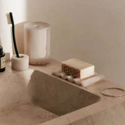 Porte savon en résine rose 14x9x1cm Mist - Ferm living