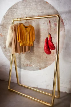 Porte-vêtements Chubby avec cintres - Laiton - - - Certains vêtements sont trop beaux pour ne pas être vus. HKLIVING