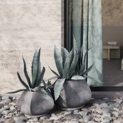Pot de fleurs en béton fibré gris foncé 64x40cm Arket - 101 Copenhagen