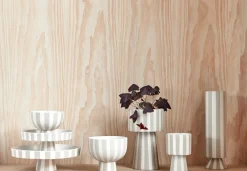 Pot de fleurs en grès gris Toppu - OYOY