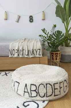 Pouf beige alphabet - Lorena Canals