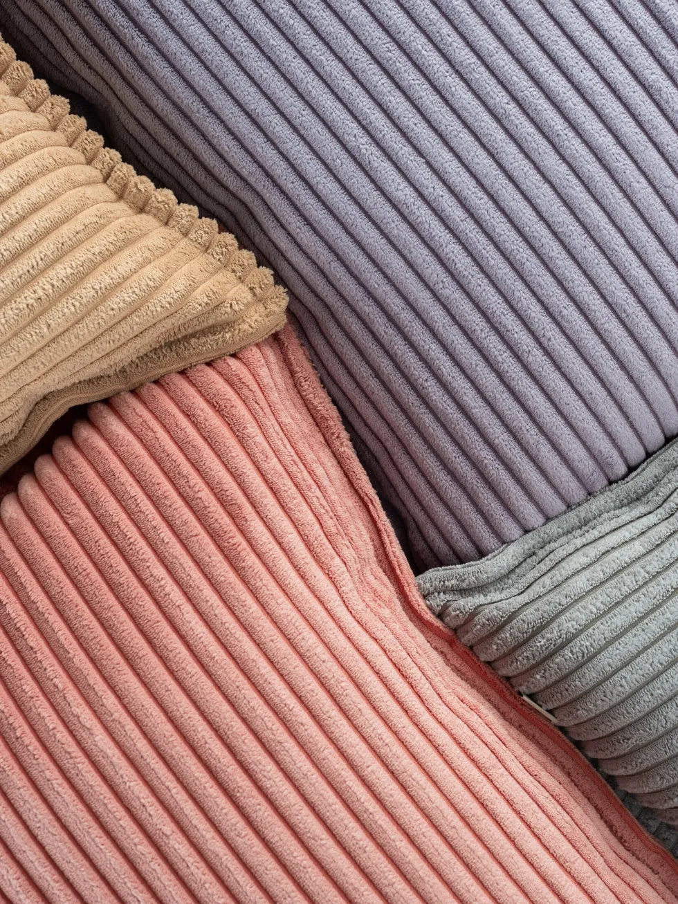 Pouf carré en velours côtelé rose 60 x 60 cm - Wigiwama