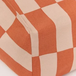 Pouf d'extérieur pour enfant en tissu déperlant à carreaux rouge et rose 68 x 40 x 60 cm Vibes - Nobodinoz