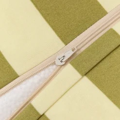 Pouf d'extérieur pour enfant en tissu déperlant à carreaux vert et jaune 68 x 40 x 60 cm Vibes - Nobodinoz